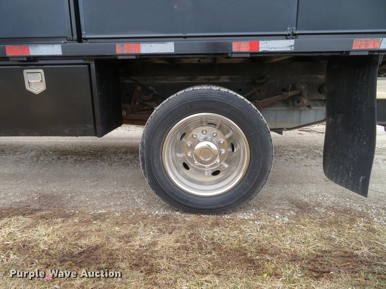 image for item DG3888 2008 Ford F550 Super Duty XL Crew Cab flatbed pickup truck