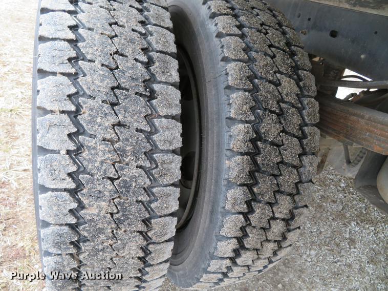 image for item DG3888 2008 Ford F550 Super Duty XL Crew Cab flatbed pickup truck