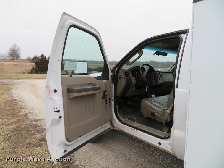 image for item DG3889 2008 Ford F350 Super Duty XL utility bed pickup truck