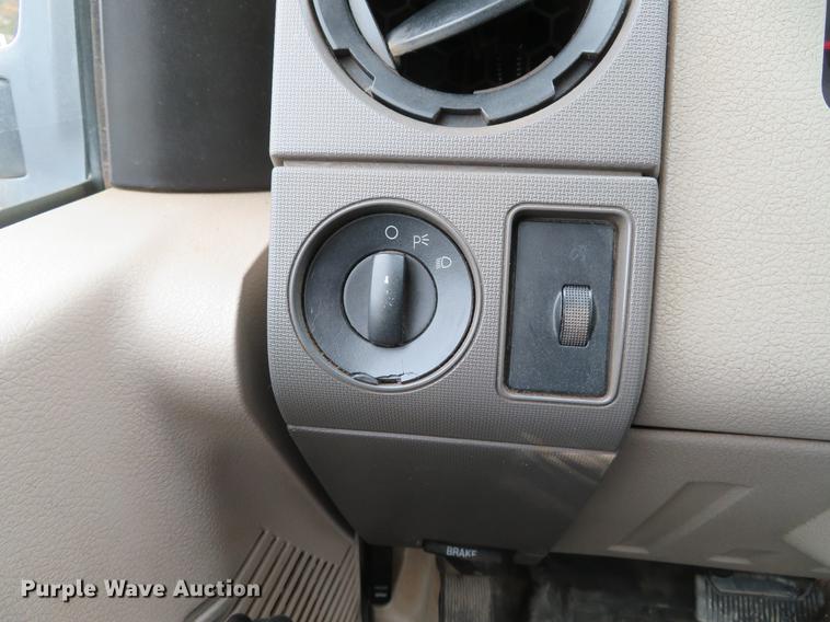 image for item DG3889 2008 Ford F350 Super Duty XL utility bed pickup truck