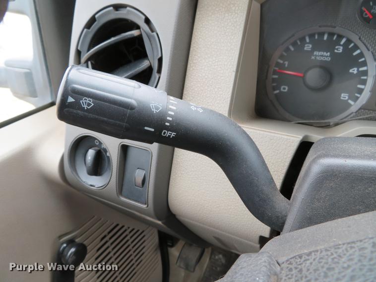 image for item DG3889 2008 Ford F350 Super Duty XL utility bed pickup truck