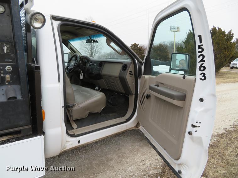 image for item DG3889 2008 Ford F350 Super Duty XL utility bed pickup truck