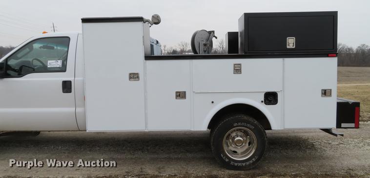 image for item DG3889 2008 Ford F350 Super Duty XL utility bed pickup truck