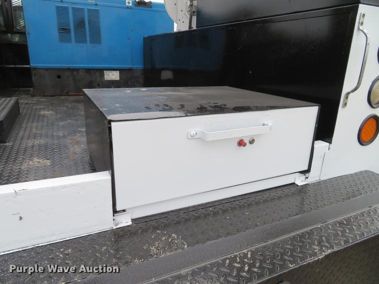 image for item DG3889 2008 Ford F350 Super Duty XL utility bed pickup truck