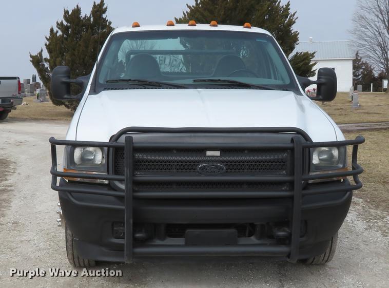 image for item DG3891 2002 Ford F350 Super Duty XL flatbed