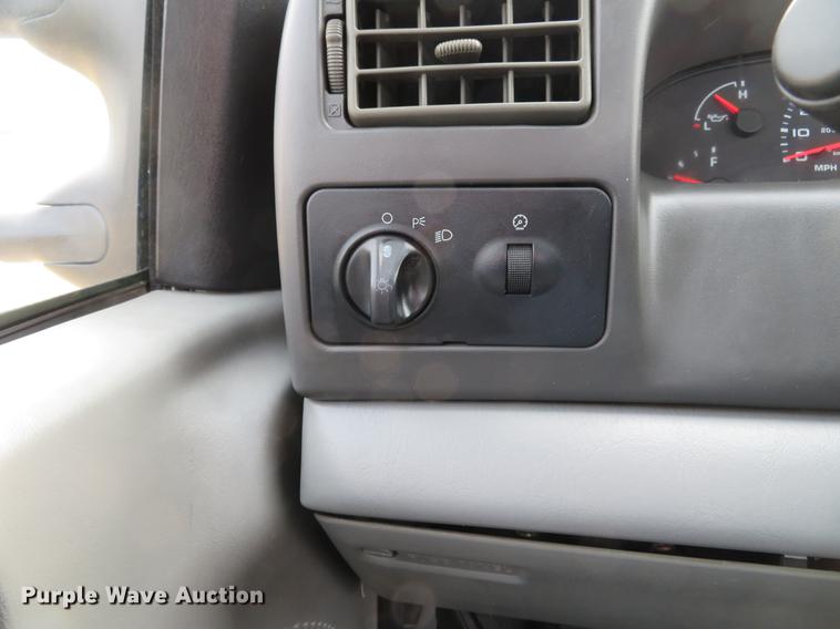 image for item DG3891 2002 Ford F350 Super Duty XL flatbed