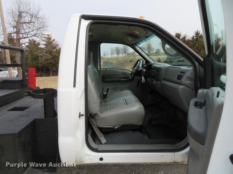 image for item DG3891 2002 Ford F350 Super Duty XL flatbed