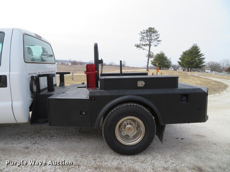 image for item DG3891 2002 Ford F350 Super Duty XL flatbed