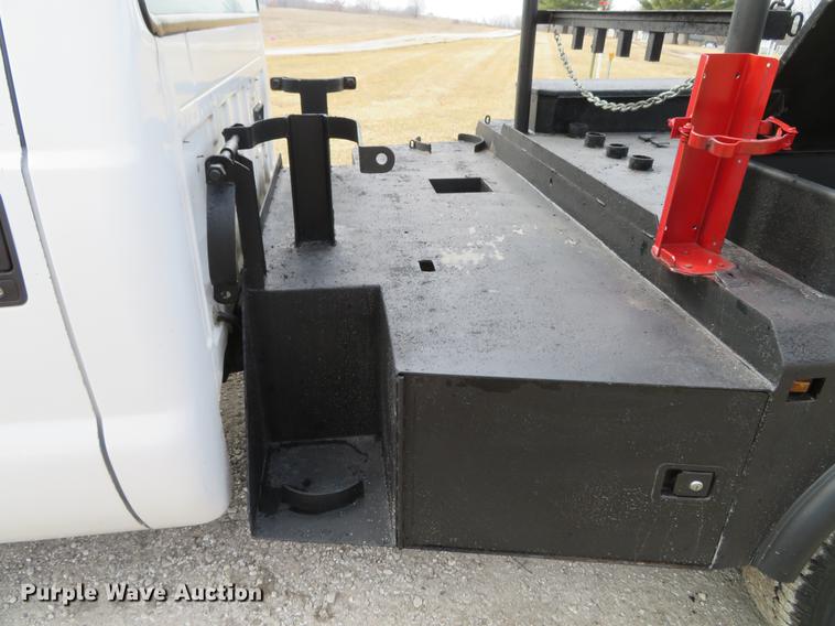image for item DG3891 2002 Ford F350 Super Duty XL flatbed