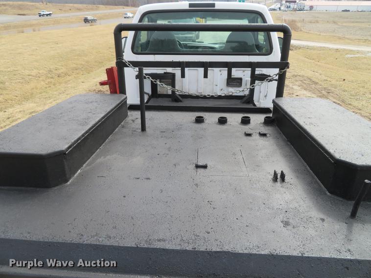 image for item DG3891 2002 Ford F350 Super Duty XL flatbed