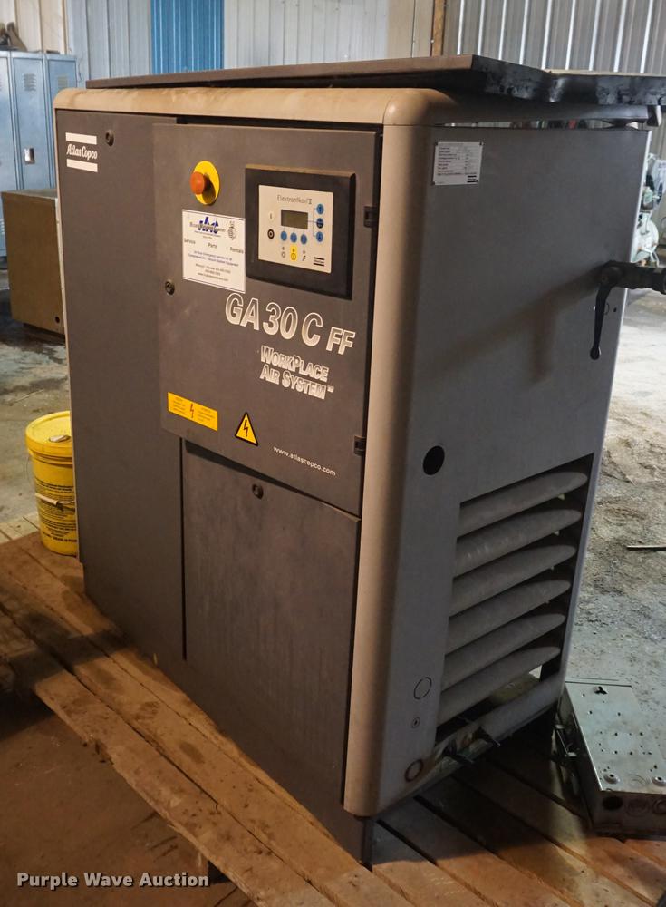 (2) air compressors in Kansas City, KS Item DI9381 sold Purple Wave