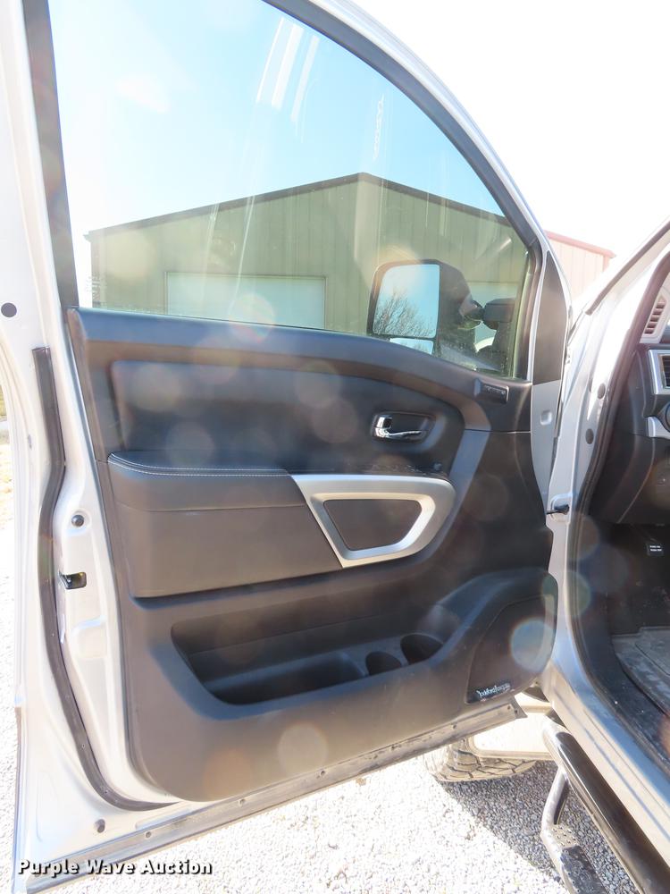 image for item DN9119 2017 Nissan Titan Pro-4X Crew Cab pickup truck