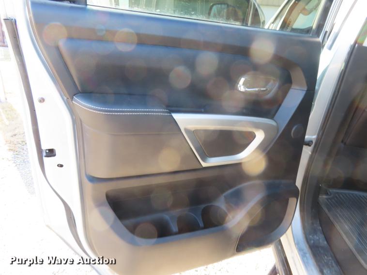 image for item DN9119 2017 Nissan Titan Pro-4X Crew Cab pickup truck