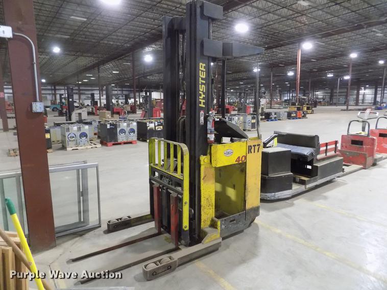 image for item DY9215 Hyster N40FR forklift