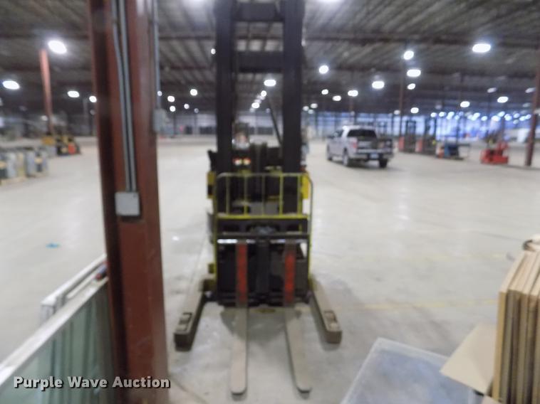 image for item DY9215 Hyster N40FR forklift