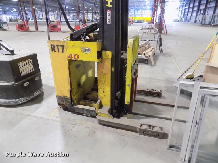 image for item DY9215 Hyster N40FR forklift