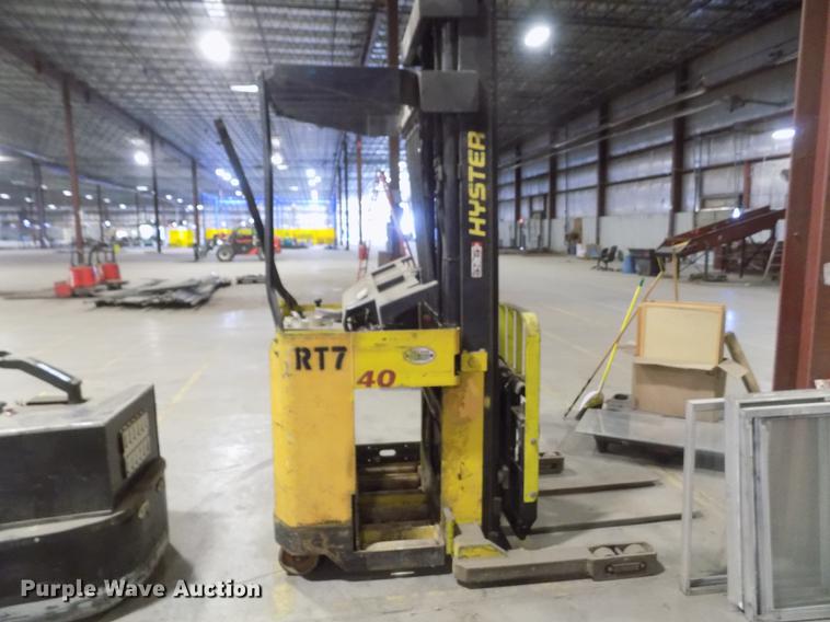 image for item DY9215 Hyster N40FR forklift
