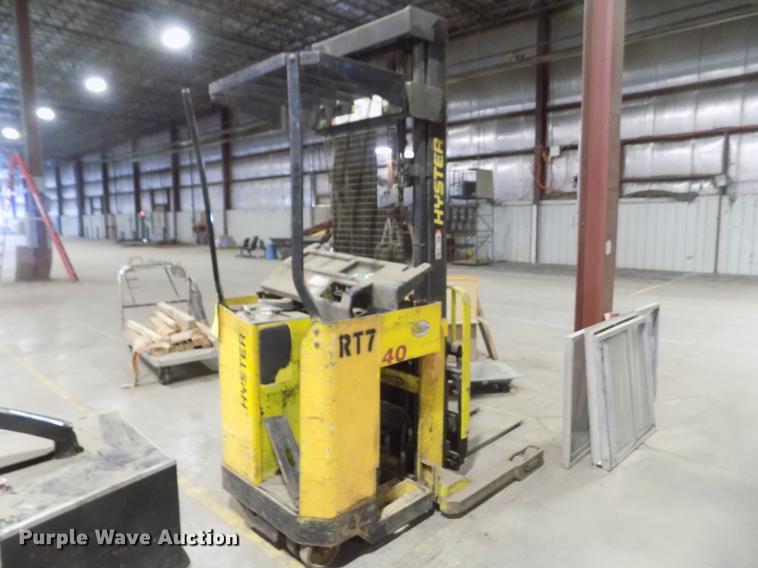 image for item DY9215 Hyster N40FR forklift