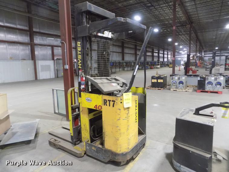 image for item DY9215 Hyster N40FR forklift