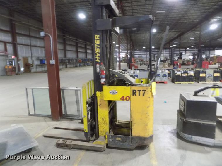 image for item DY9215 Hyster N40FR forklift