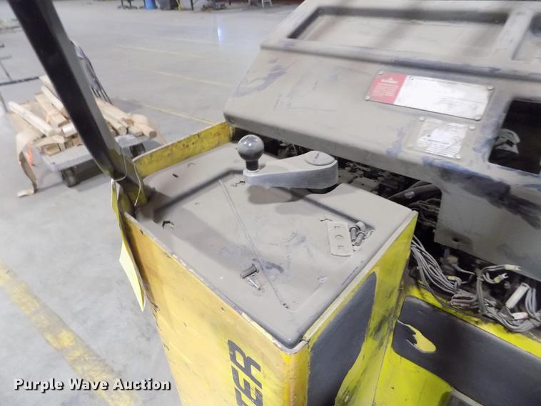 image for item DY9215 Hyster N40FR forklift