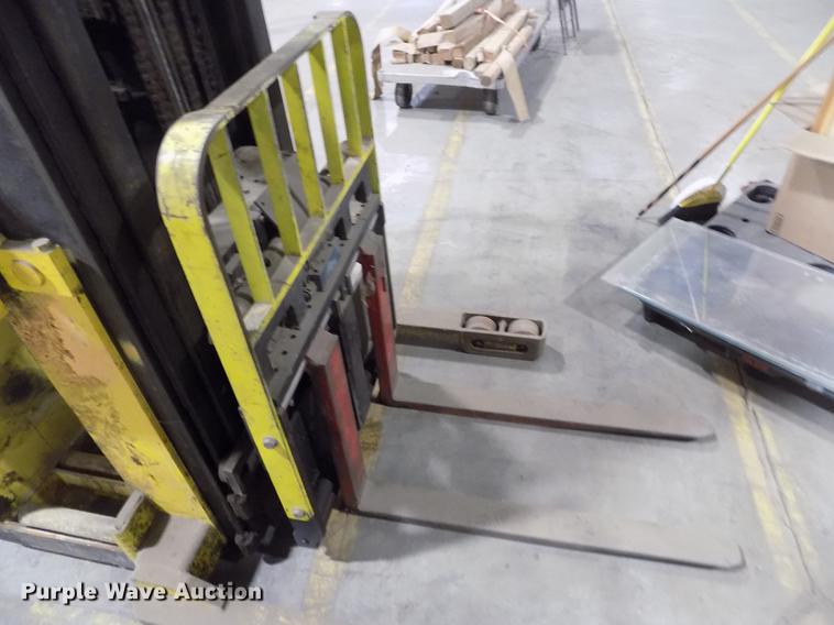 image for item DY9215 Hyster N40FR forklift