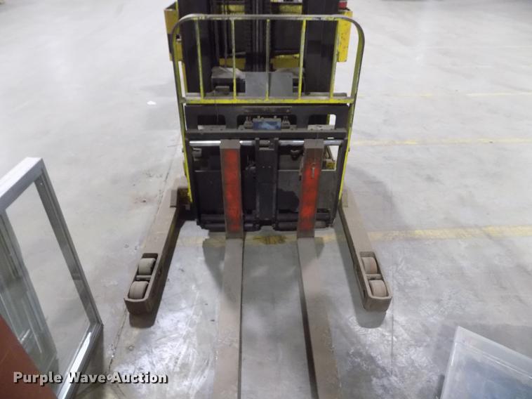 image for item DY9215 Hyster N40FR forklift