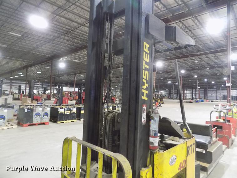 image for item DY9215 Hyster N40FR forklift
