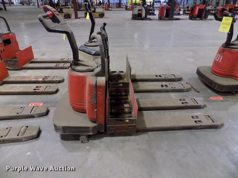 image for item EH9378 Raymond 112TM-FRE60L pallet jack