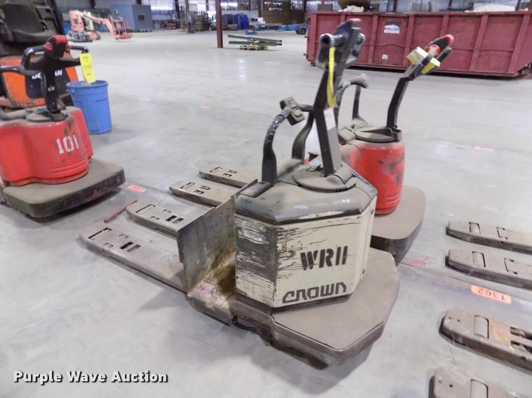 image for item EH9379 Crown PE3520-60 pallet jack