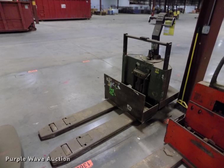 image for item EH9381 Crown 60PE-27-3 pallet jack