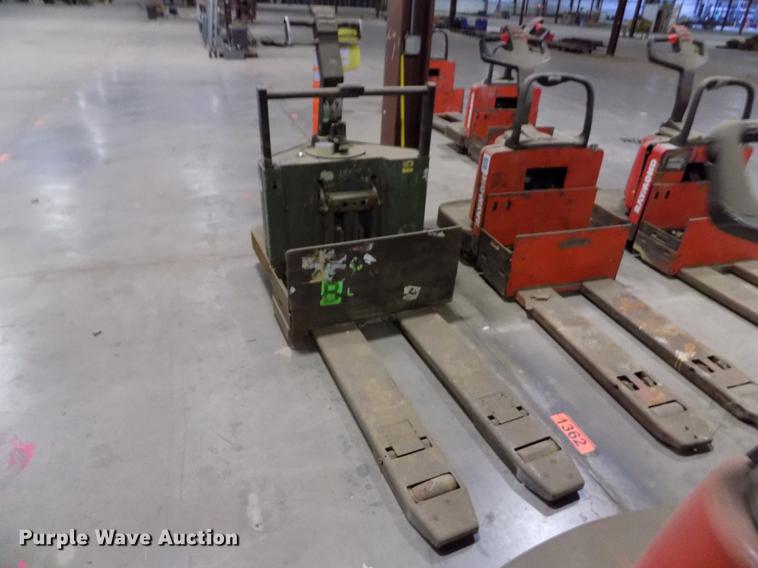 image for item EH9381 Crown 60PE-27-3 pallet jack