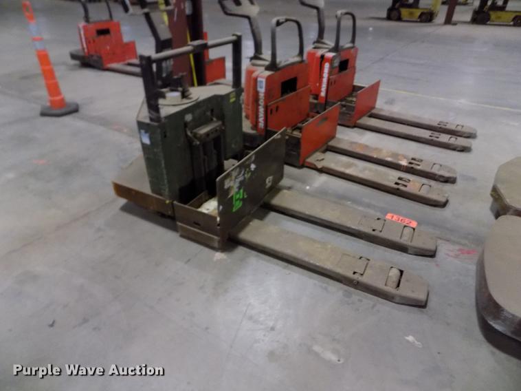 image for item EH9381 Crown 60PE-27-3 pallet jack