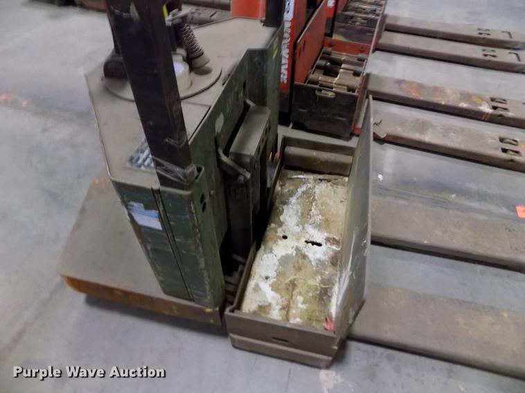 image for item EH9381 Crown 60PE-27-3 pallet jack