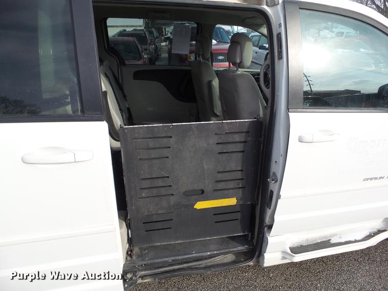 image for item EM9075 2012 Dodge Grand Caravan handicap accessible van