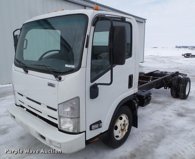 image for item EM9096 2010 Isuzu NPR truck cab and chassis