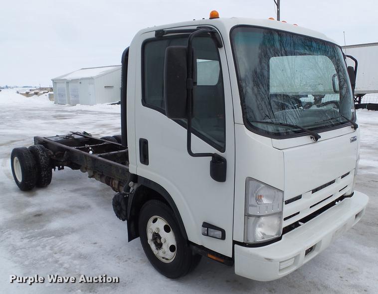 image for item EM9096 2010 Isuzu NPR truck cab and chassis