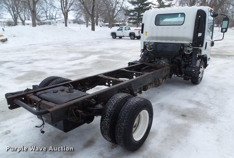 image for item EM9096 2010 Isuzu NPR truck cab and chassis