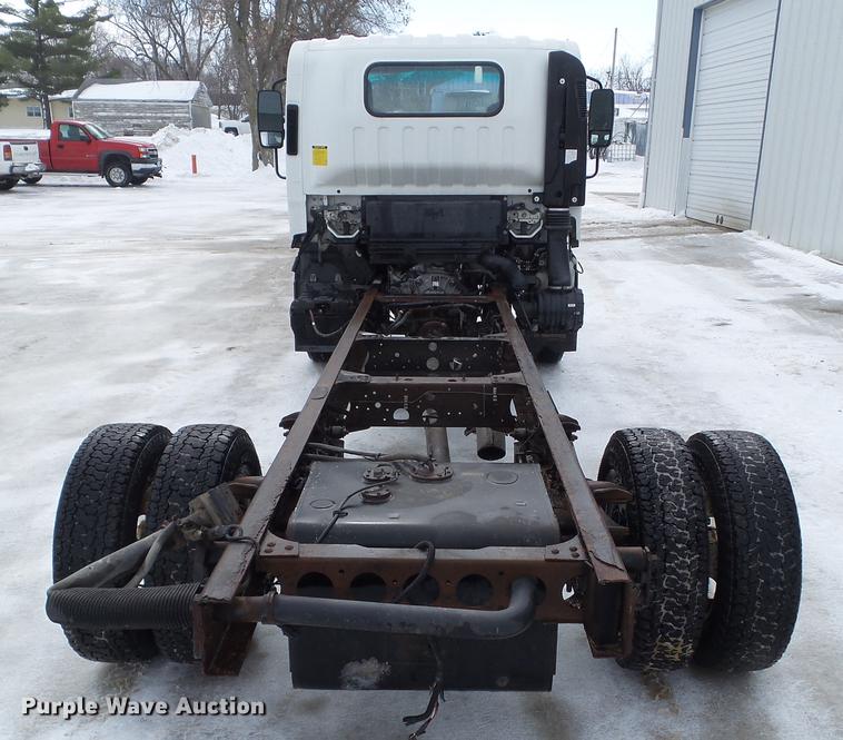 image for item EM9096 2010 Isuzu NPR truck cab and chassis