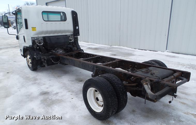 image for item EM9096 2010 Isuzu NPR truck cab and chassis