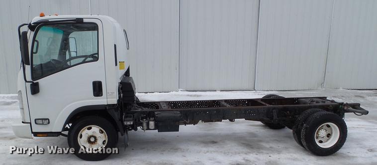 image for item EM9096 2010 Isuzu NPR truck cab and chassis