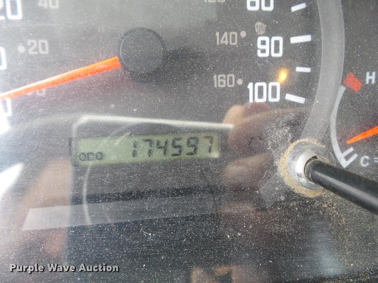 image for item EM9096 2010 Isuzu NPR truck cab and chassis