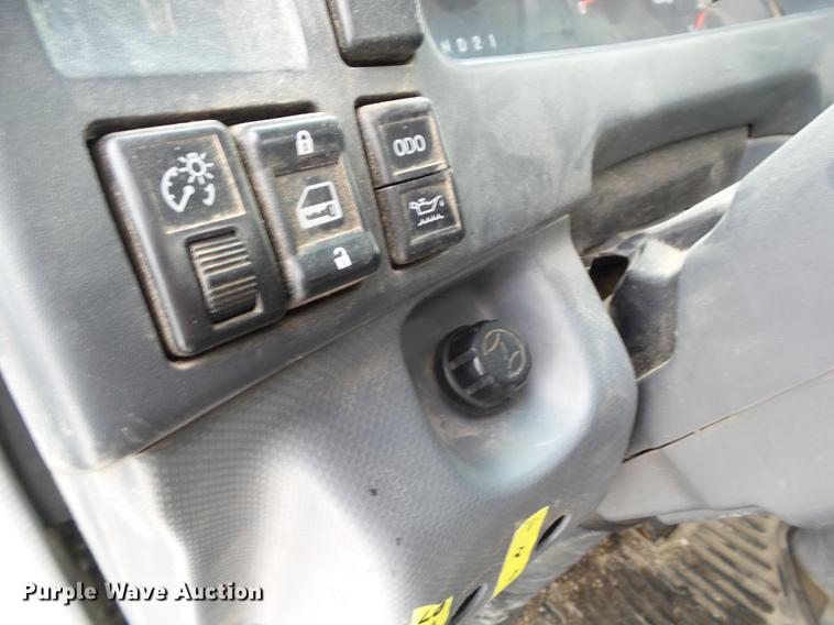 image for item EM9096 2010 Isuzu NPR truck cab and chassis