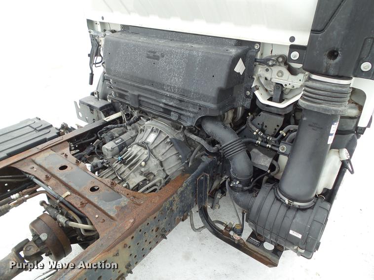 image for item EM9096 2010 Isuzu NPR truck cab and chassis