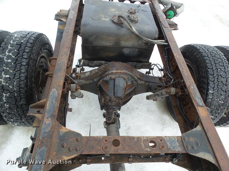 image for item EM9096 2010 Isuzu NPR truck cab and chassis