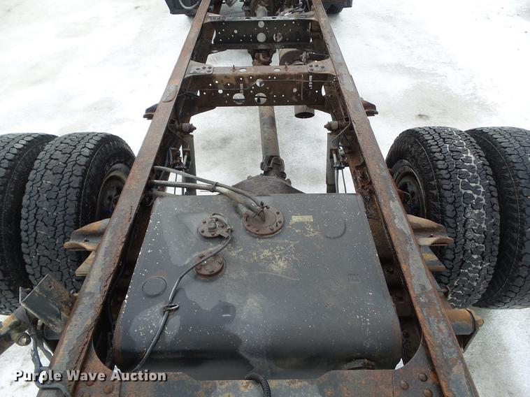 image for item EM9096 2010 Isuzu NPR truck cab and chassis