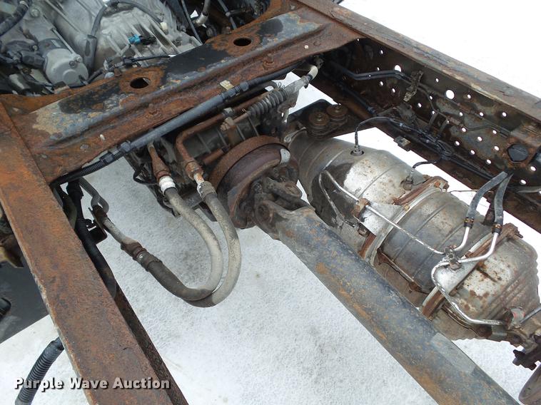 image for item EM9096 2010 Isuzu NPR truck cab and chassis