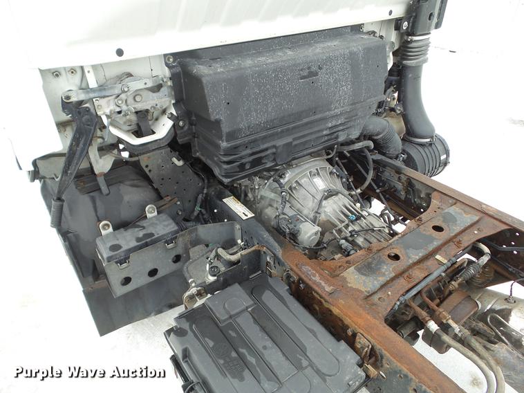 image for item EM9096 2010 Isuzu NPR truck cab and chassis