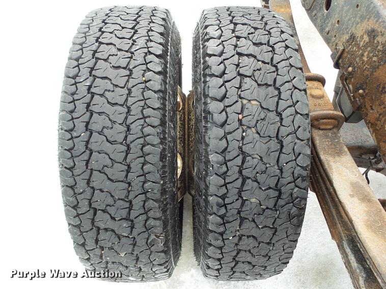 image for item EM9096 2010 Isuzu NPR truck cab and chassis