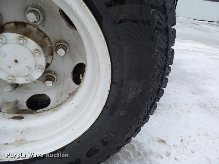 image for item EM9096 2010 Isuzu NPR truck cab and chassis